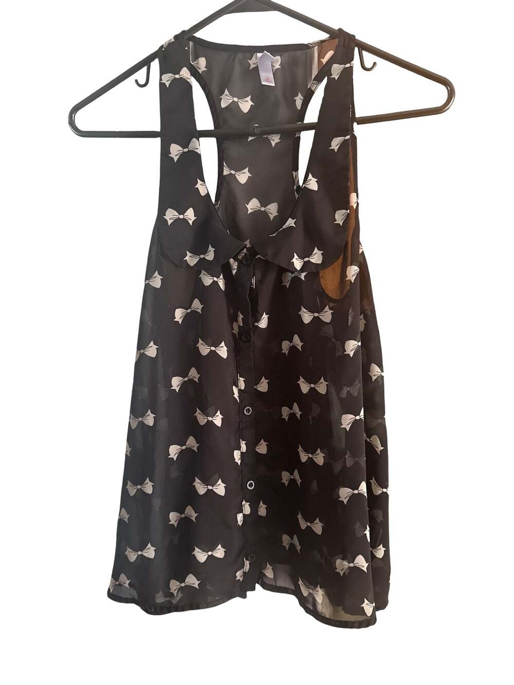 Xhilaration Black and White Bow Print Sleeveless Button-Down Tank Top with Peter